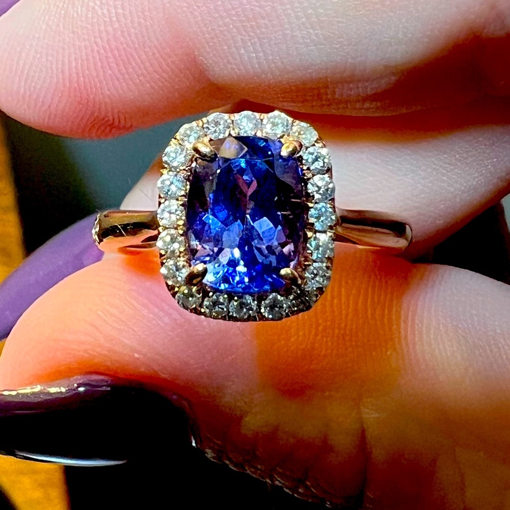 Tanzanite and Diamond Ring